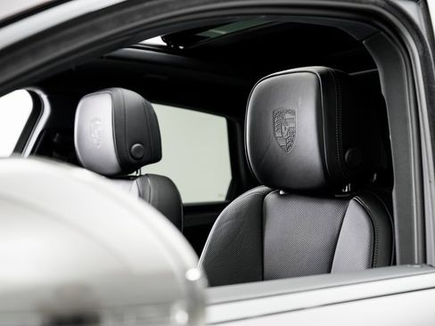 Certified 2023 Porsche Macan Turbo image 10