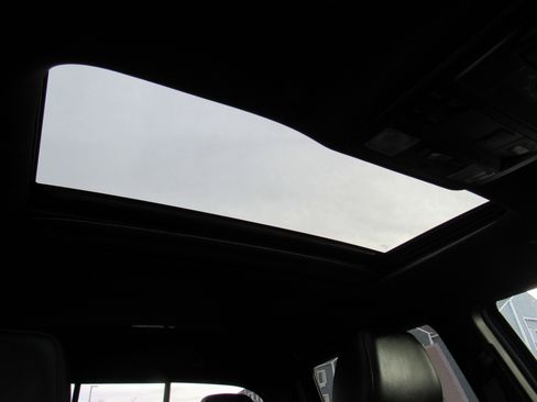 Used 2022 Toyota Tacoma TRD Off-Road w/ TRD Premium Off Road Package image 32