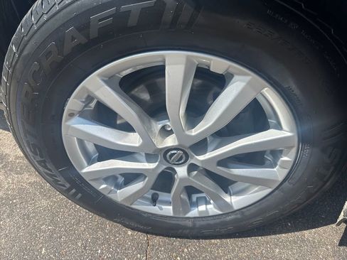 Used 2018 Nissan Rogue SV w/ Premium Package image 37