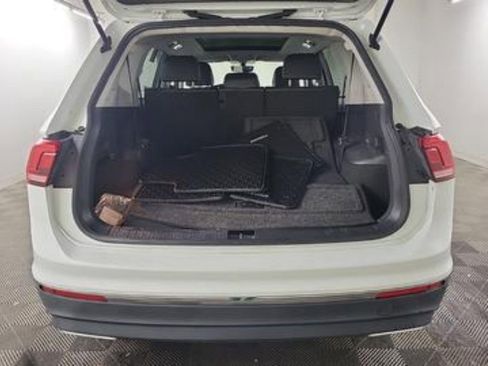Used 2021 Volkswagen Tiguan SE w/ Panoramic Sunroof Package image 13