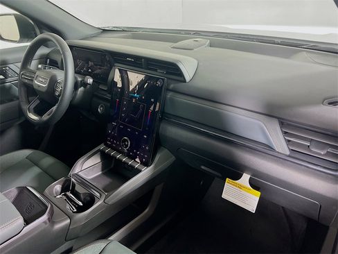 New 2026 GMC Terrain AT4 w/ Convenience Package III image 23