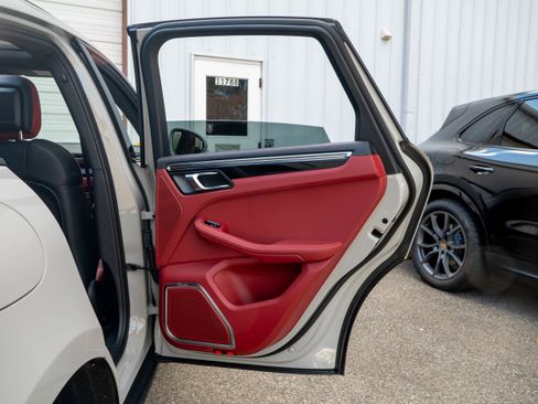 Certified 2026 Porsche Macan S image 36