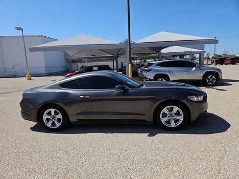 Used 2017 Ford Mustang Coupe RWD image 9