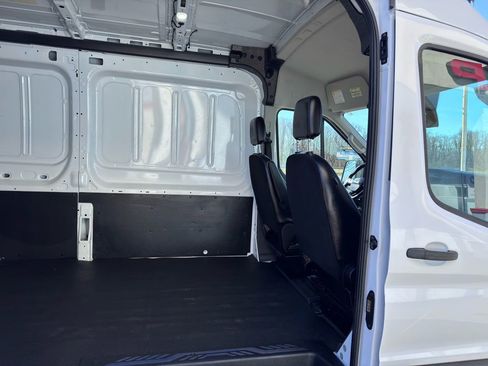 Used 2025 Ford Transit 250 Medium Roof image 31