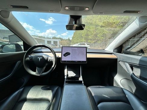 Used 2021 Tesla Model Y Long Range image 11
