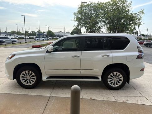 Used 2016 Lexus GX 460 w/ Premium Package AWD/4WD image 3