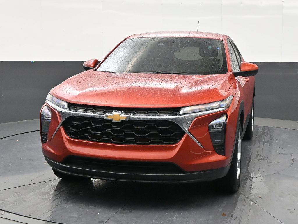 Used 2024 Chevrolet Trax LS w/ LS Convenience Package FWD image 8