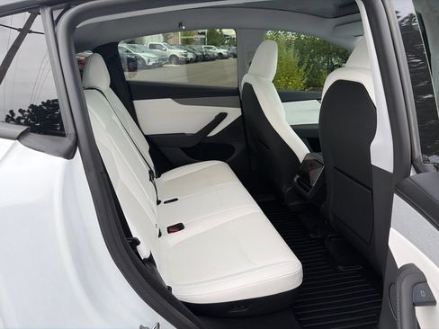 Used 2026 Tesla Model Y Long Range AWD/4WD image 16
