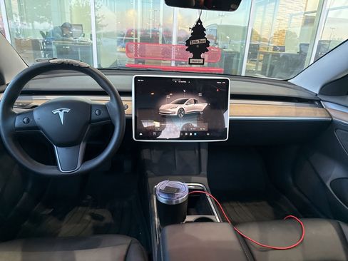 Used 2023 Tesla Model 3 Standard Range image 19