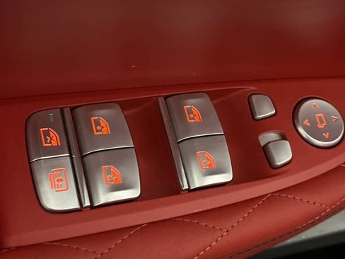 Used 2021 BMW ALPINA B7 xDrive w/ Luxury Rear Seating Package image 13