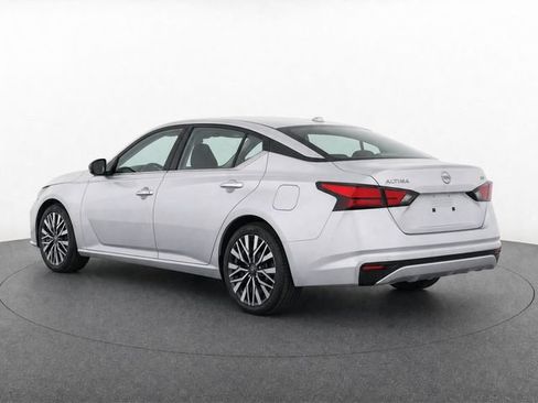 Used 2024 Nissan Altima 2.5 SV FWD image 7