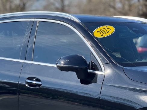 Used 2025 Mercedes-Benz GLC 300 4MATIC image 9