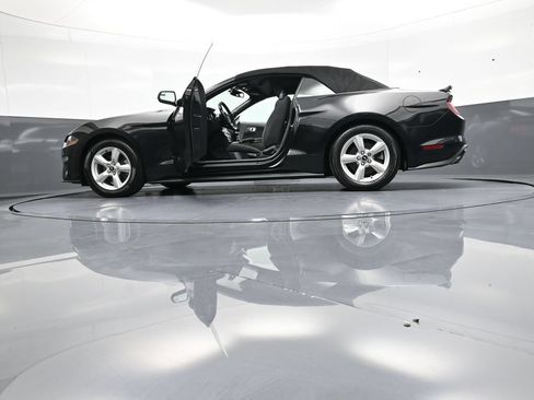 Used 2019 Ford Mustang Convertible RWD image 50