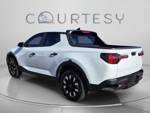Used 2025 Hyundai Santa Cruz SE FWD image 3