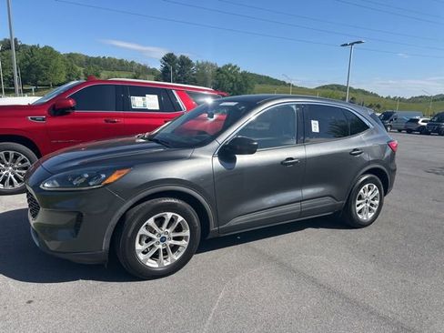Used 2020 Ford Escape SE image 7