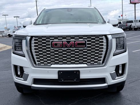 Used 2022 GMC Yukon Denali w/ Denali Premium Package image 3