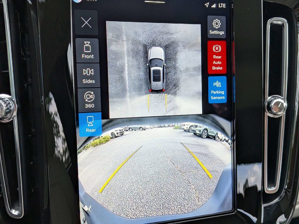 Certified 2026 Volvo XC40 B5 Plus AWD/4WD image 22