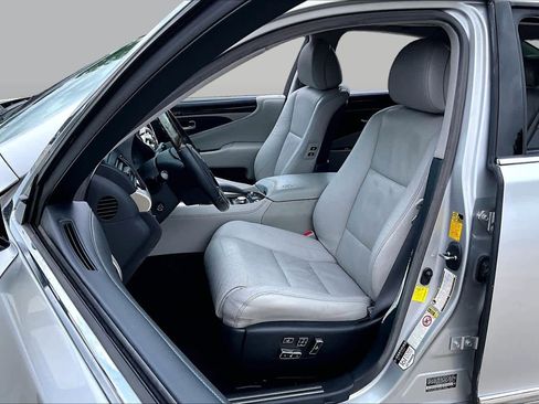 Used 2013 Lexus LS 460 w/ Comfort Pkg RWD image 7