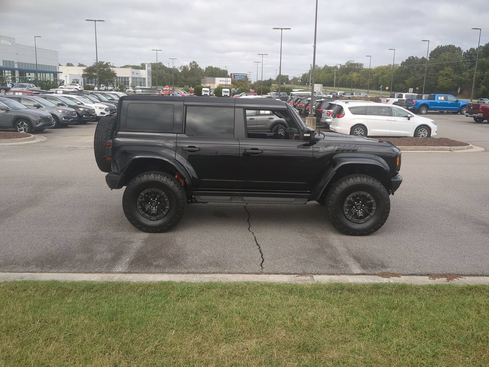 New 2026 Ford Bronco Raptor AWD/4WD image 2