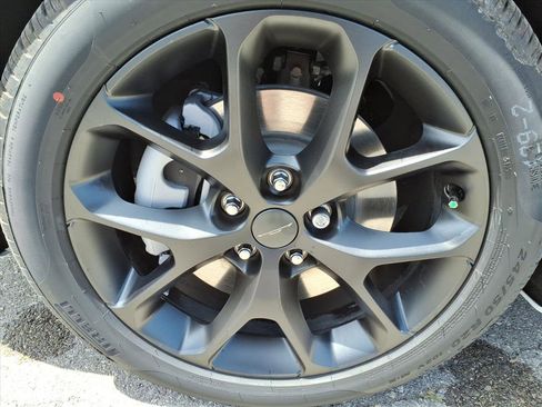 New 2027 Chrysler Pacifica Limited AWD/4WD image 11