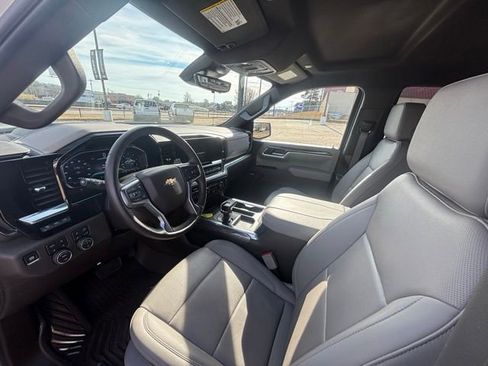 Used 2025 Chevrolet Silverado 1500 LTZ image 9