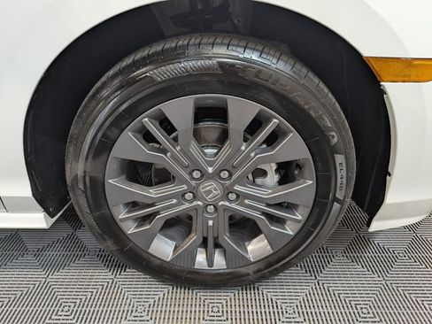 New 2026 Honda Odyssey Touring image 10