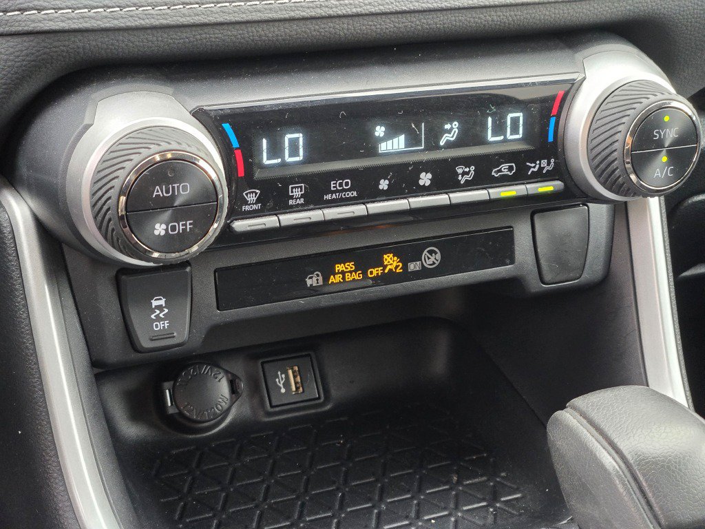 Used 2024 Toyota RAV4 LE AWD/4WD image 25