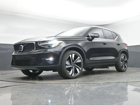 Used 2023 Volvo XC40 B5 Plus w/ Protection Package Premier AWD/4WD image 13