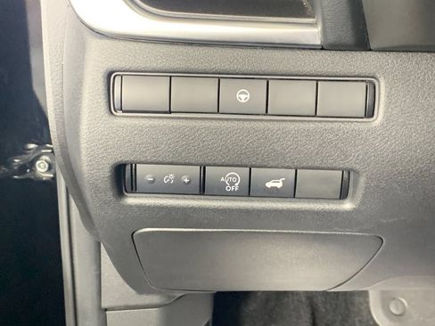 Used 2023 Nissan Rogue SV w/ SV Premium B Package FWD image 14