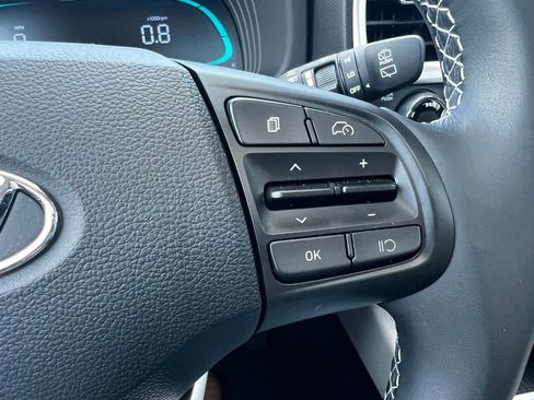 Certified 2024 Hyundai Venue SEL FWD image 43