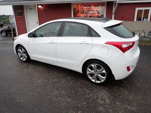 Used 2013 Hyundai Elantra GT w/ Style Pkg FWD image 4