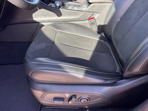 New 2025 Jeep Grand Cherokee Altitude image 15