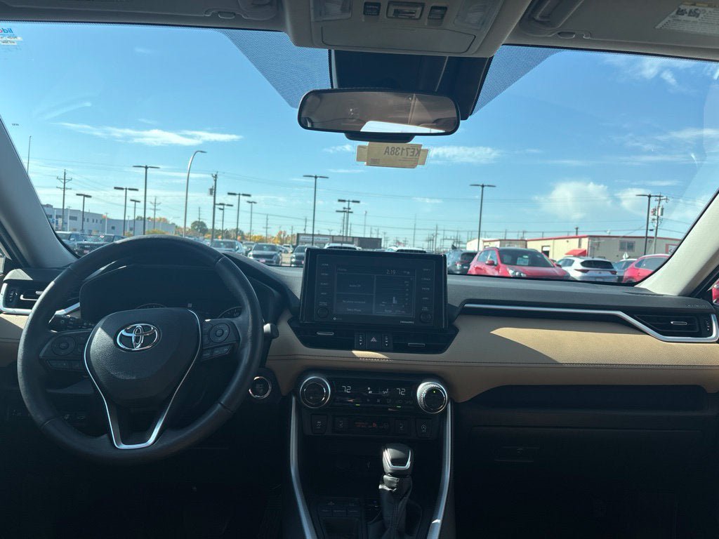 Used 2022 Toyota RAV4 XLE Premium FWD image 27