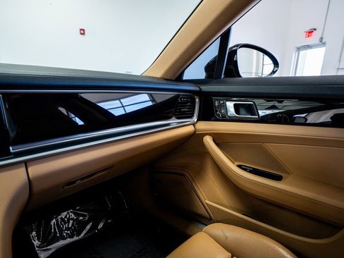 Used 2019 Porsche Panamera image 52