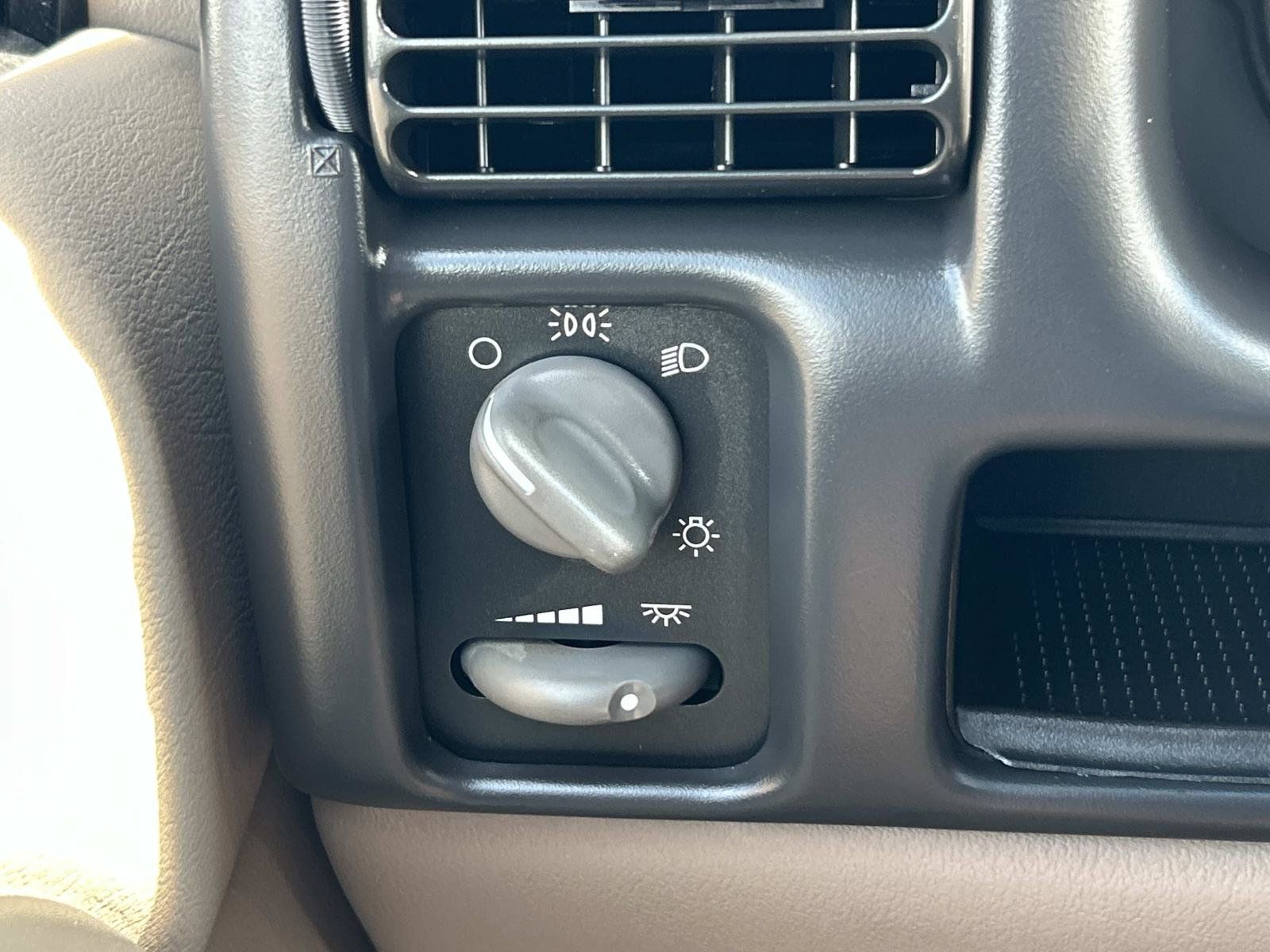 Used 2003 Pontiac Montana Extended FWD image 35