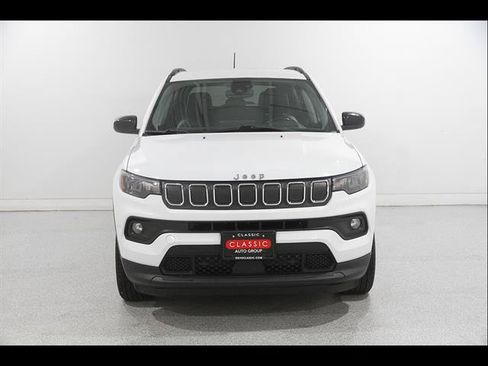 Used 2022 Jeep Compass Latitude AWD/4WD image 2