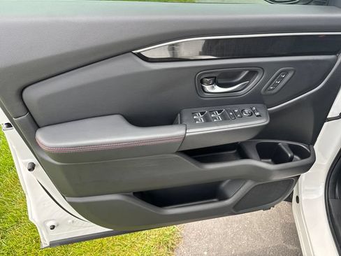 Certified 2025 Honda Pilot Black Edition image 10