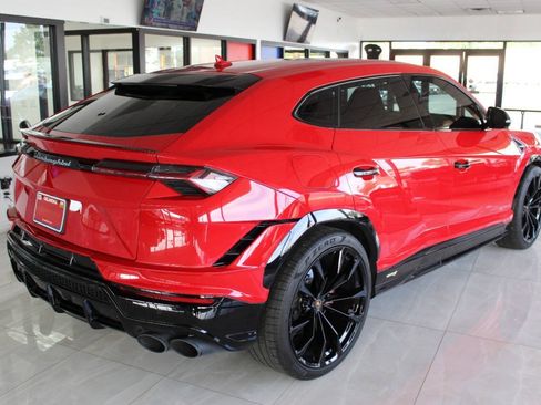 Used 2023 Lamborghini Urus S AWD/4WD image 2