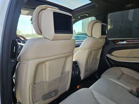 Used 2014 Mercedes-Benz GL 550 4MATIC image 17