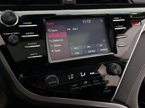 Used 2018 Toyota Camry SE image 19