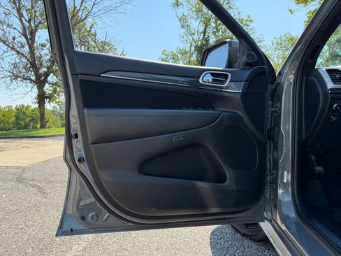 Used 2019 Jeep Grand Cherokee SRT w/ Trailer Tow Group IV image 13