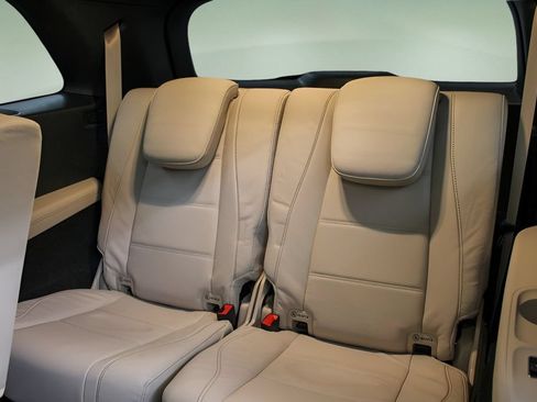 Used 2026 Mercedes-Benz GLS 580 4MATIC image 25