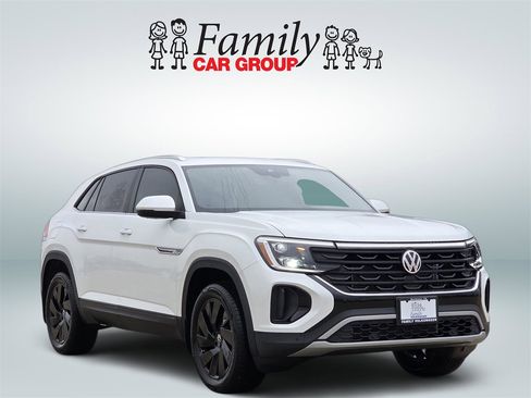 New 2026 Volkswagen Atlas Cross Sport SE image 2