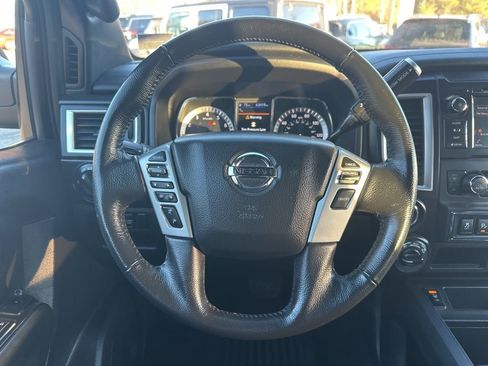 Used 2019 Nissan Titan SV w/ SV Convenience Package image 17