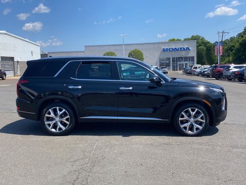 Used 2022 Hyundai Palisade SEL w/ Premium Package image 2