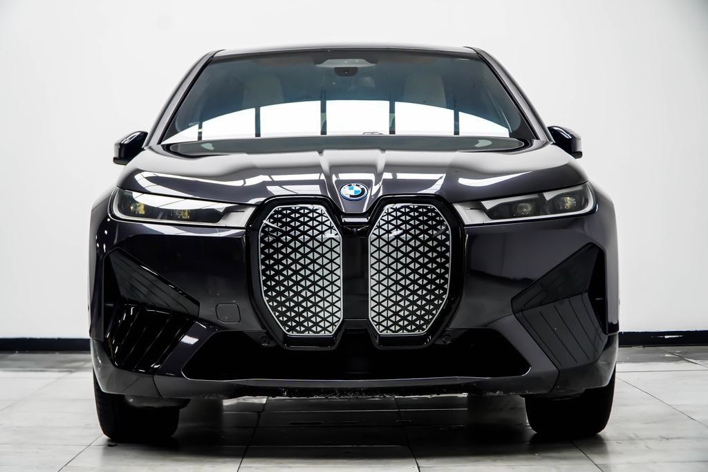 Used 2024 BMW iX xDrive50 w/ Sport Package AWD/4WD image 11