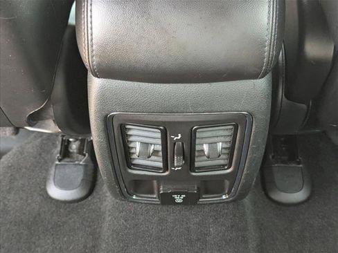 Used 2022 Jeep Grand Cherokee Laredo X AWD/4WD image 17
