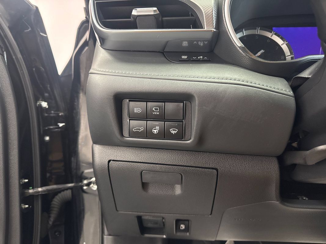 Used 2021 Toyota Highlander Platinum AWD/4WD image 11