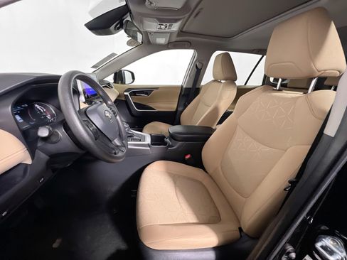 Used 2025 Toyota RAV4 XLE w/ Convenience Package FWD image 14