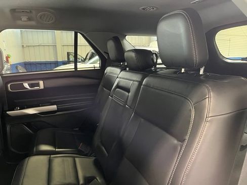 Used 2023 Ford Explorer XLT w/ Equipment Group 202A AWD/4WD image 18